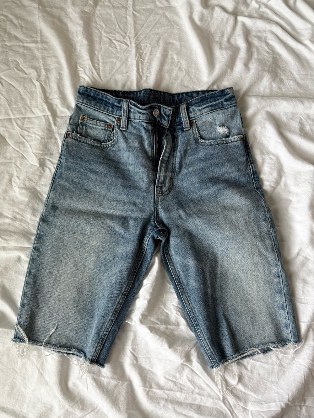 Lucky Brand 90s High Rise Raw Hem Medium Wash Bermuda Denim Shorts Size 0/25